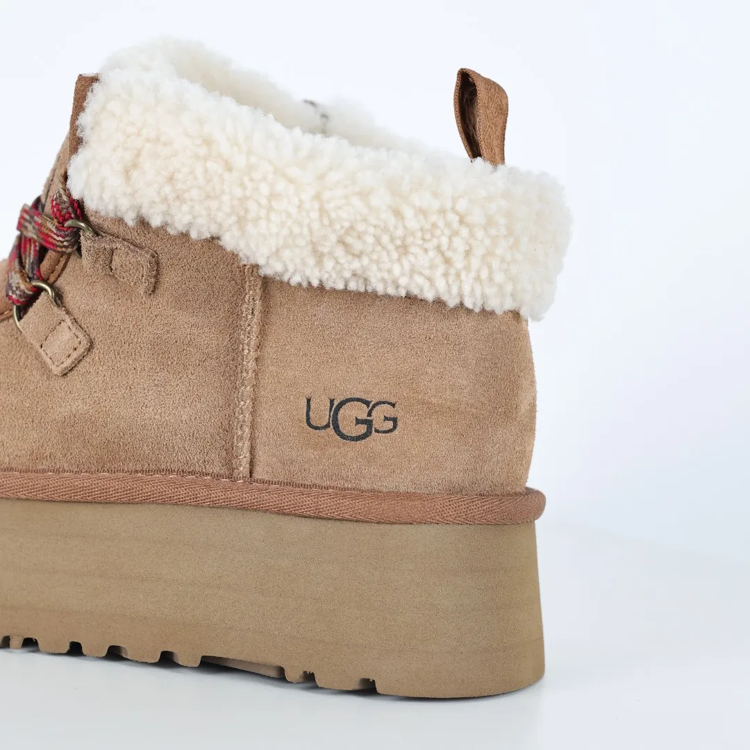 Pick up locally 💰660 Core recommendation Good price In recent years, uug has launched a series of styles, which are partially geared towards the preferences of young consumers and have also moved to the forefront of fashion trends. Shoe body material: water-repellent coated suede upper, 17mm UGGPURE™ implanted wool insole, lightweight non-slip and comfortable rubber outsole, with brand LOGO and trademark, with full packaging Size: 35 36 37 38 39 40
